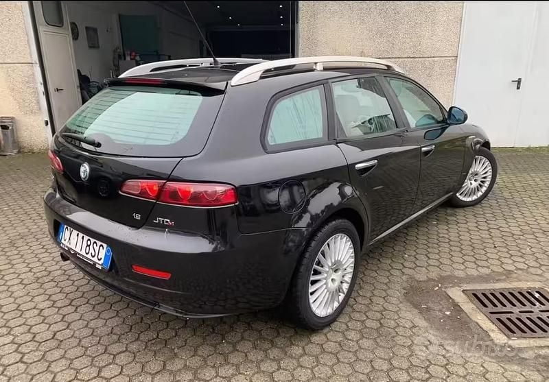 Second-hand Alfa Romeo 159 Distinctive 150 CP (110 kW) 2006 Negru Break
