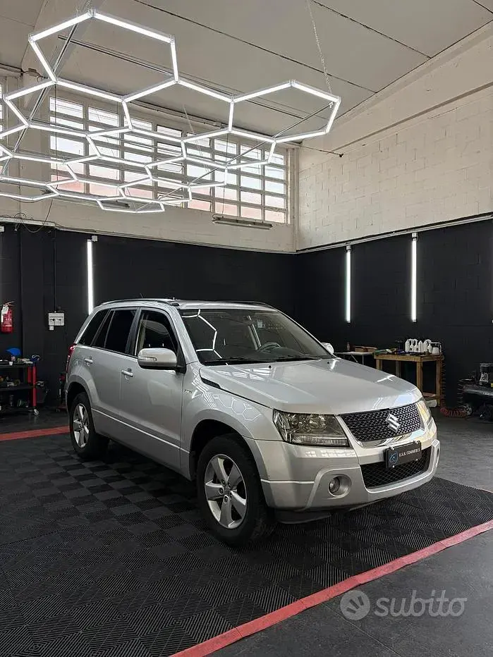 Second-hand Suzuki Grand Vitara 129 CP (94 kW) 2012 Gri SUV