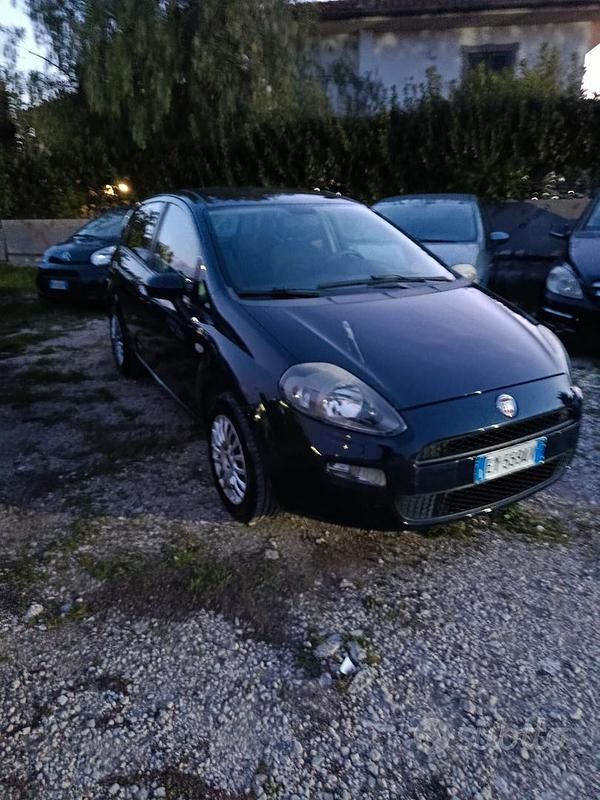 Usata Fiat Punto Young 69 CV (50 kW) 2015 Blu Utilitaria