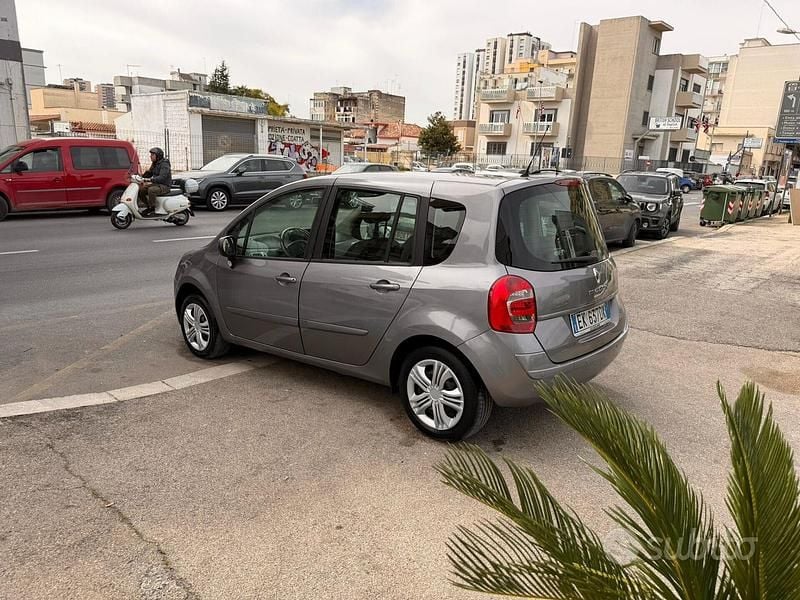 Usata Renault Modus 75 CV (55 kW) 2011 Grigio Monovolume