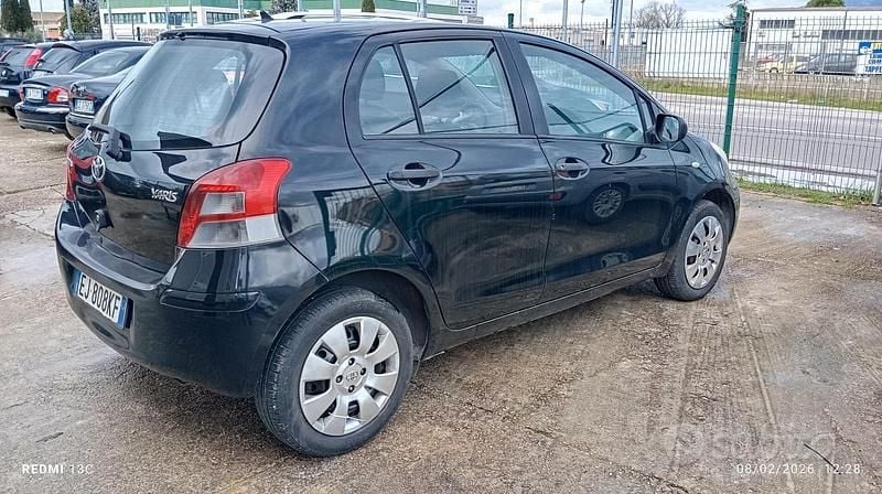 Usata Toyota Yaris 69 CV (50 kW) 2011 Nero Utilitaria