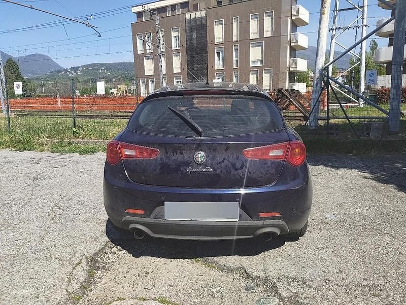 Usata Alfa Romeo Giulietta 140 CV (102 kW) 2011 Blu Utilitaria