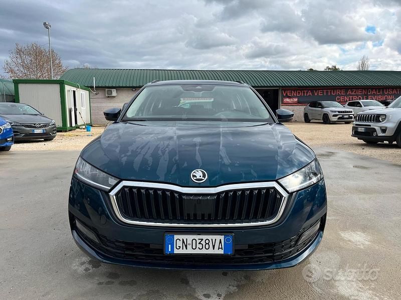 Usata Skoda Octavia Executive 116 CV (85 kW) 2023 Blu Station wagon