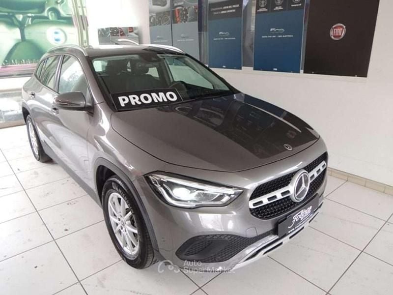 Usata Mercedes GLA180 Business 150 CV (110 kW) 2022 Gray SUV