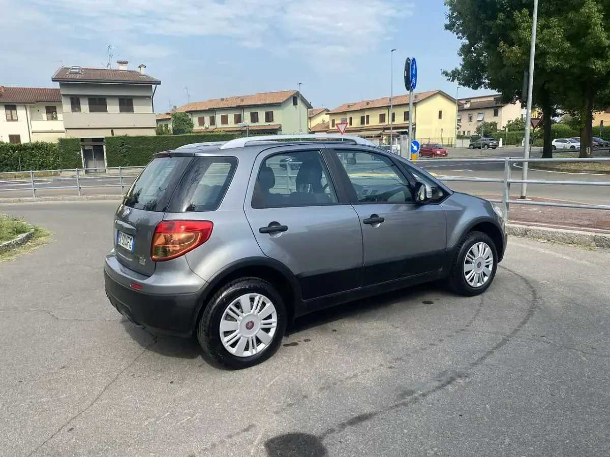 Usata Fiat Sedici Dynamic 120 CV (88 kW) 2014 Grigio SUV