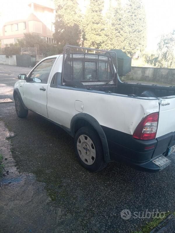 Bianco Usata 2007 Fiat Strada Pick-up | 8000 € (Buon prezzo) - Immagine 1/4