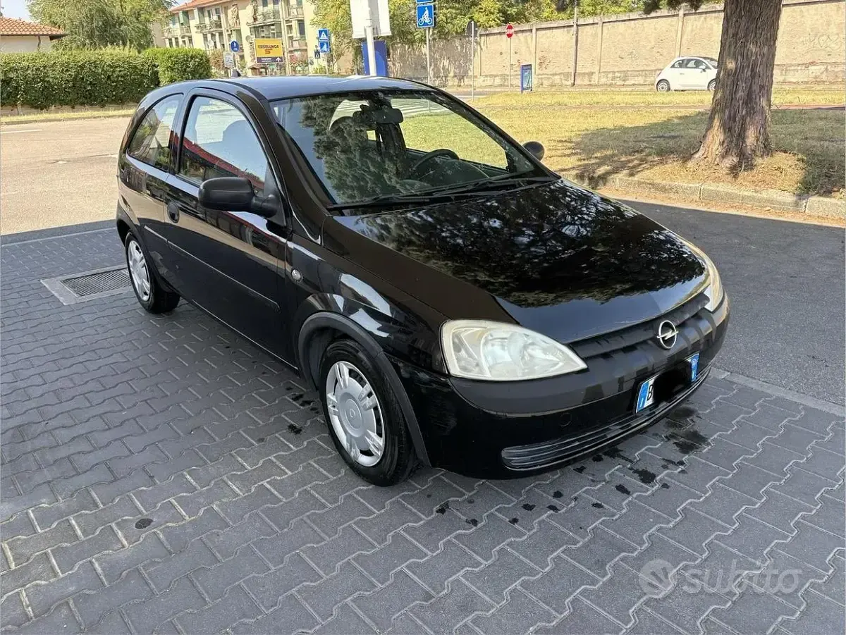 Usata Opel Corsa 58 CV (42 kW) 2001 Nero Utilitaria