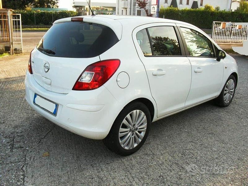 Usata Opel Corsa 90 CV (66 kW) 2015 Utilitaria