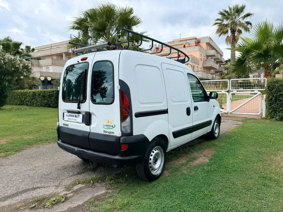 Usata Renault Kangoo 65 CV (47 kW) 2002 Bianco Monovolume