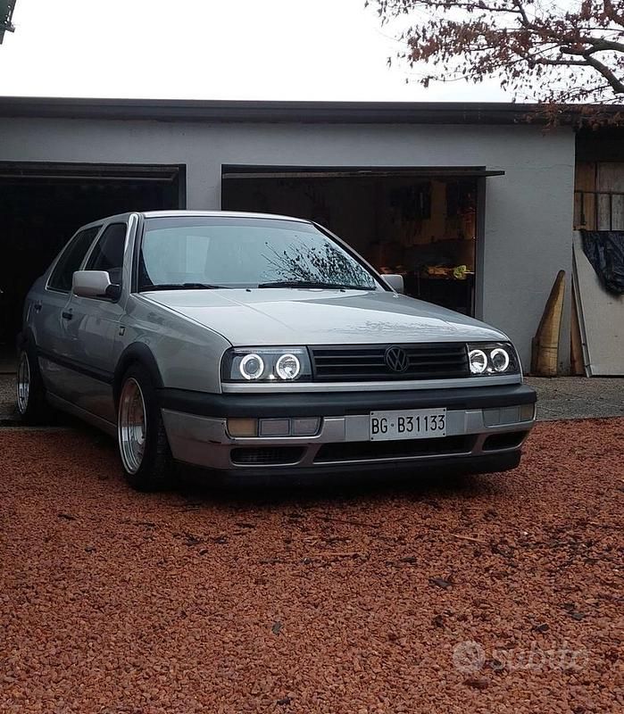 Usata VW Vento 75 CV (55 kW) 1992 Grigio Berlina