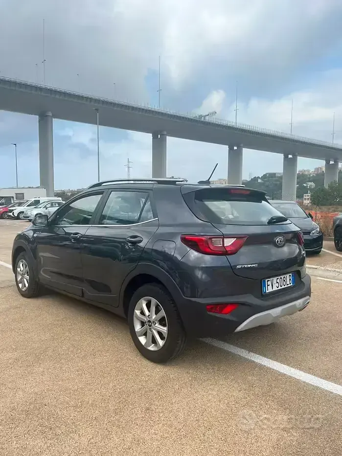 Usata Kia Stonic 120 CV (88 kW) 2019 Grigio SUV