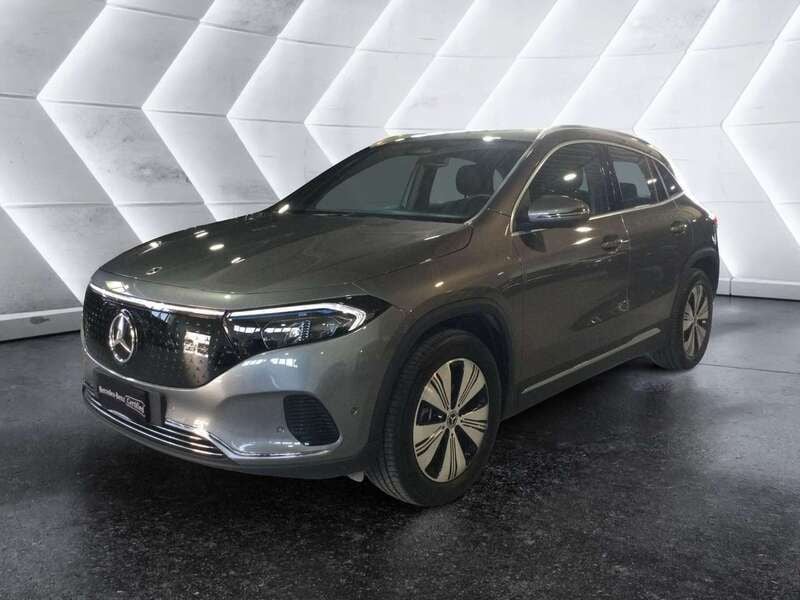 Grigio scuro Usata 2024 Mercedes EQA300 Advanced SUV | 37.500 € (Buon prezzo) - Immagine 1/4