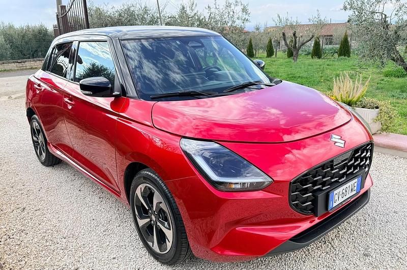 Usata Suzuki Swift 83 CV (61 kW) 2024 Rosso Utilitaria