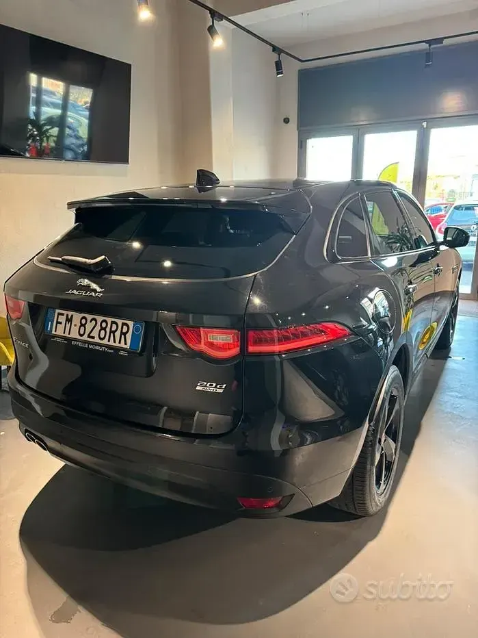 Usata Jaguar F-Pace 180 CV (132 kW) 2018 Nero SUV