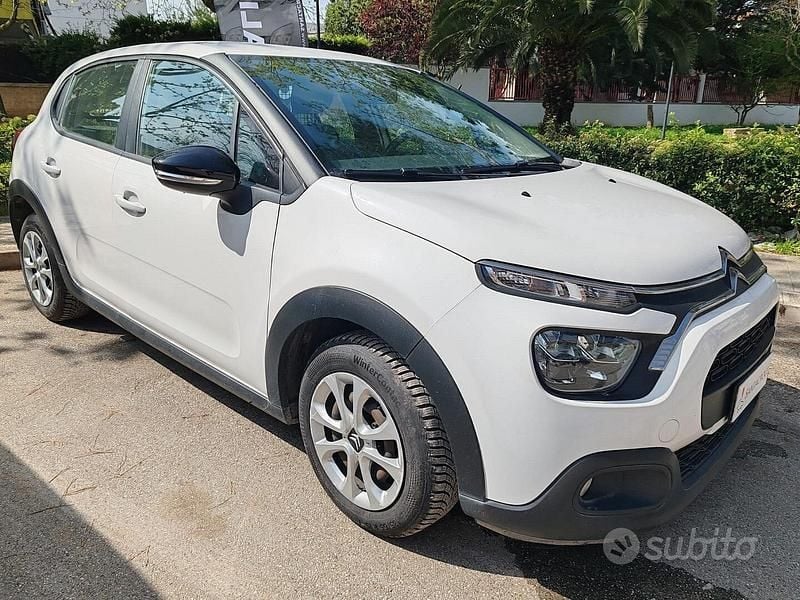 Używany Citroën C3 Feel 100 KM (73 kW) 2021 Biały Hatchback