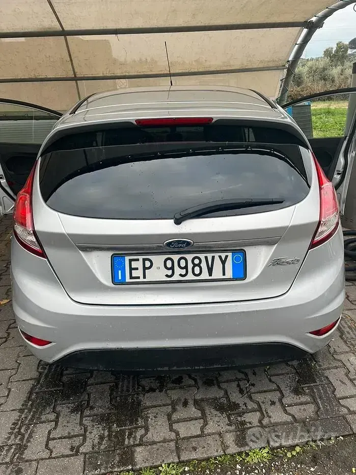 Usata Ford Fiesta Titanium 80 CV (58 kW) 2013 Grigio Utilitaria