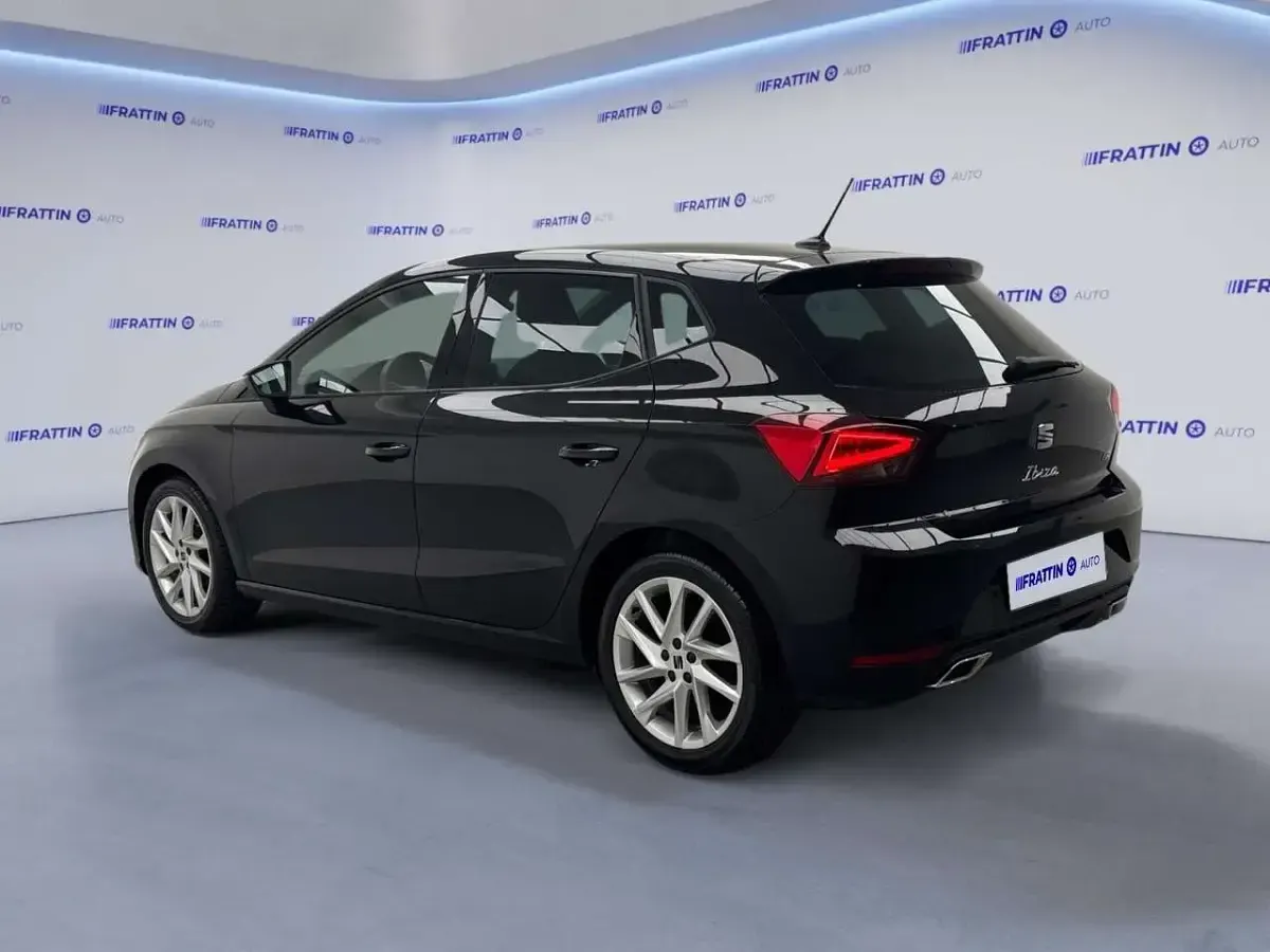 Usata Seat Ibiza FR 95 CV (69 kW) 2024 Nero midnight [0e0e]  metalli Utilitaria