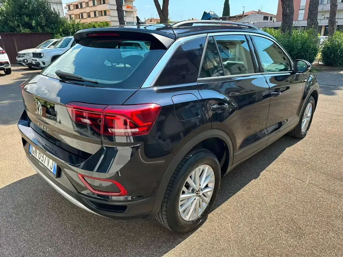 Usata VW T-Roc Life 110 CV (80 kW) 2023 Nero SUV
