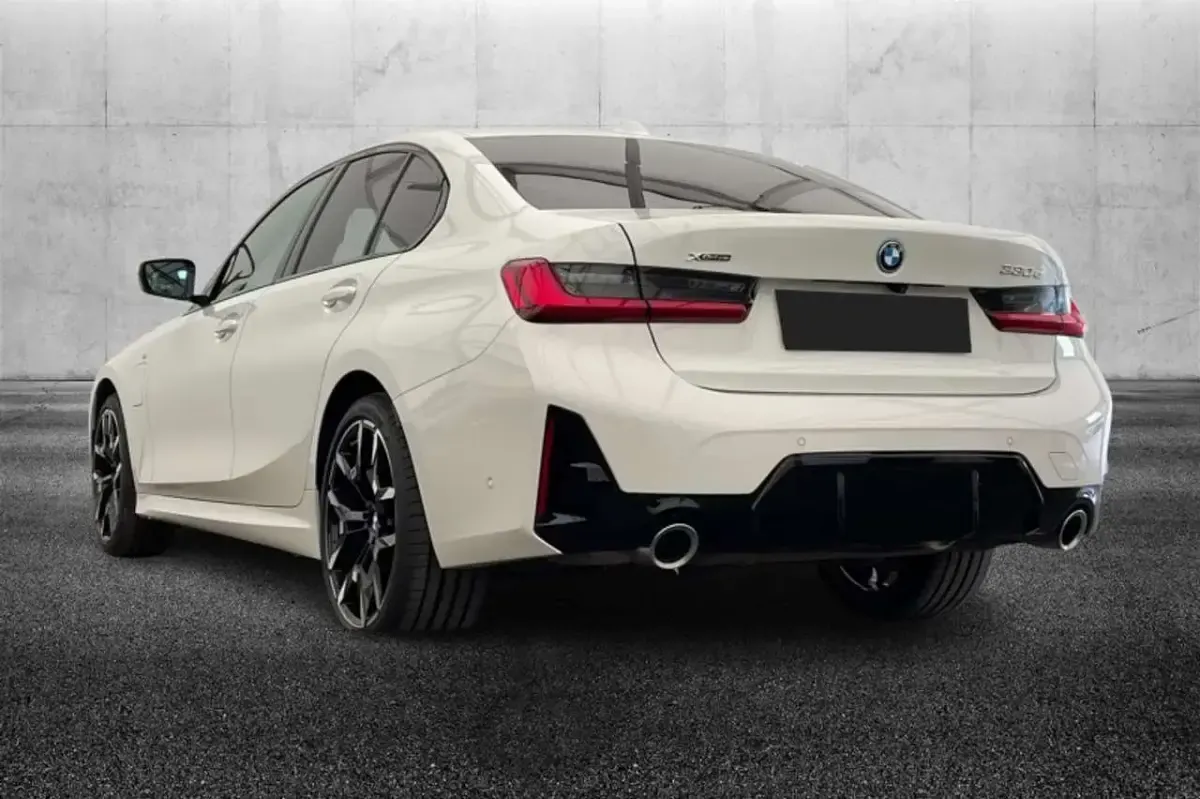 Usata BMW 330e M Sport 292 CV (214 kW) 2025 Bianco Berlina