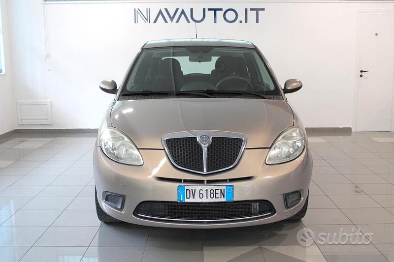 Usata Lancia Ypsilon 60 CV (44 kW) 2009 Marrone Utilitaria