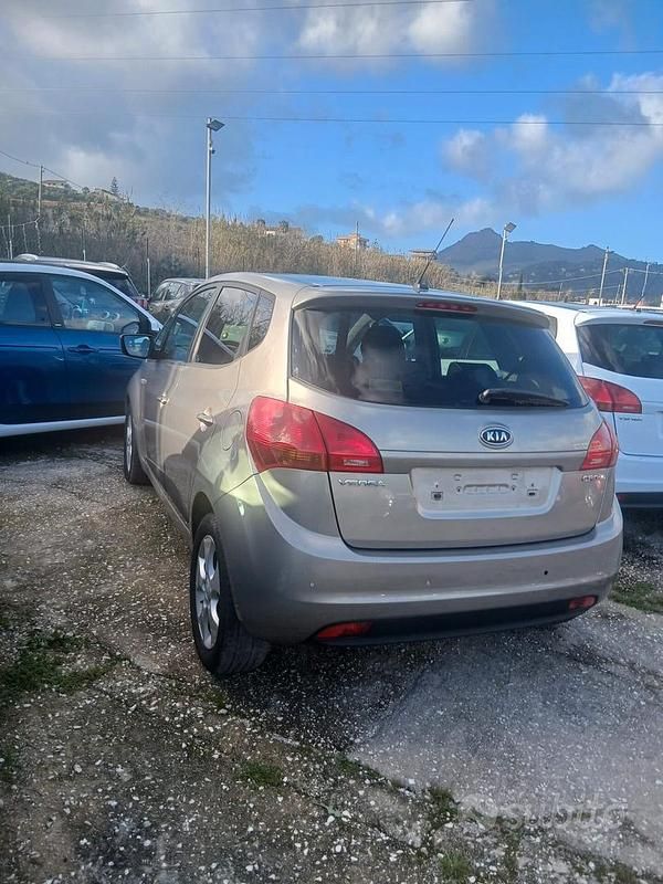 Usata Kia Venga Active 90 CV (66 kW) 2013 Grigio Utilitaria