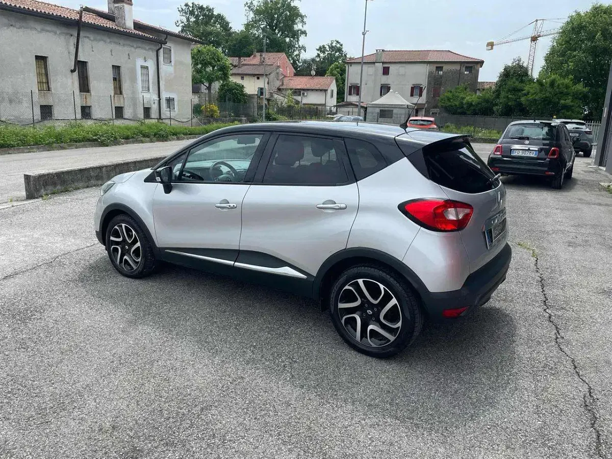 Usata Renault Captur 90 CV (66 kW) 2014 Argento SUV