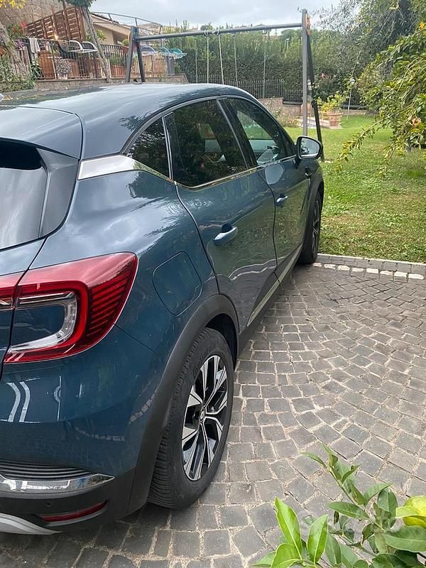 Usata Renault Captur Techno 101 CV (74 kW) 2023 Blu SUV