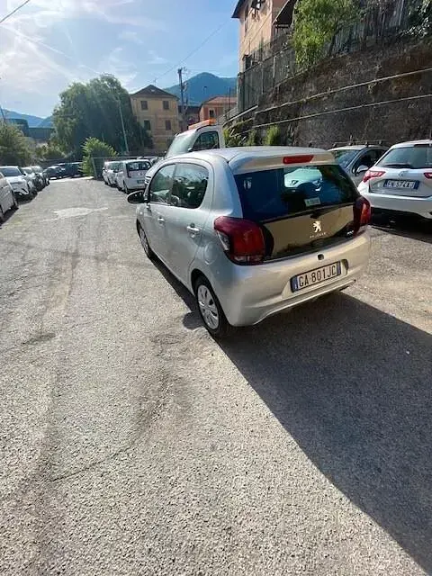 Usata Peugeot 108 Active 72 CV (52 kW) 2020 Argento Berlina
