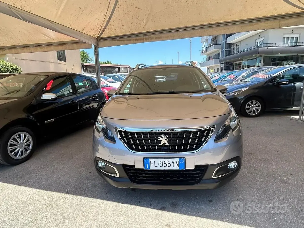 Usata Peugeot 2008 Allure 99 CV (72 kW) 2015 Grigio SUV