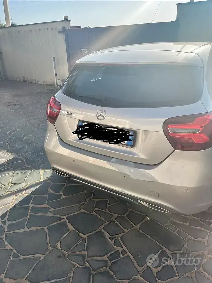 Gebraucht Mercedes A180 109 PS (80 kW) 2017 Grau Limousine