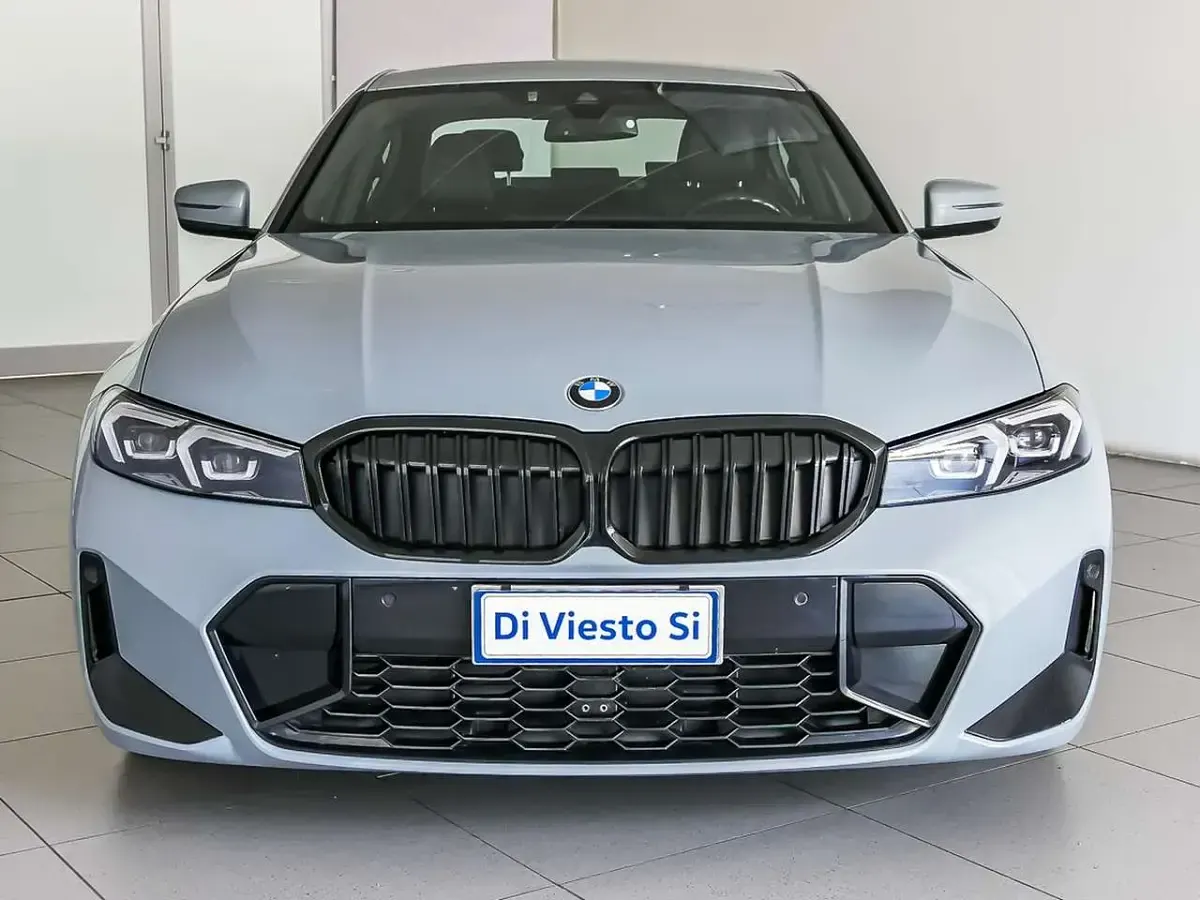 Usata BMW 320 M Sport 190 CV (139 kW) 2023 Moonston grey met Berlina