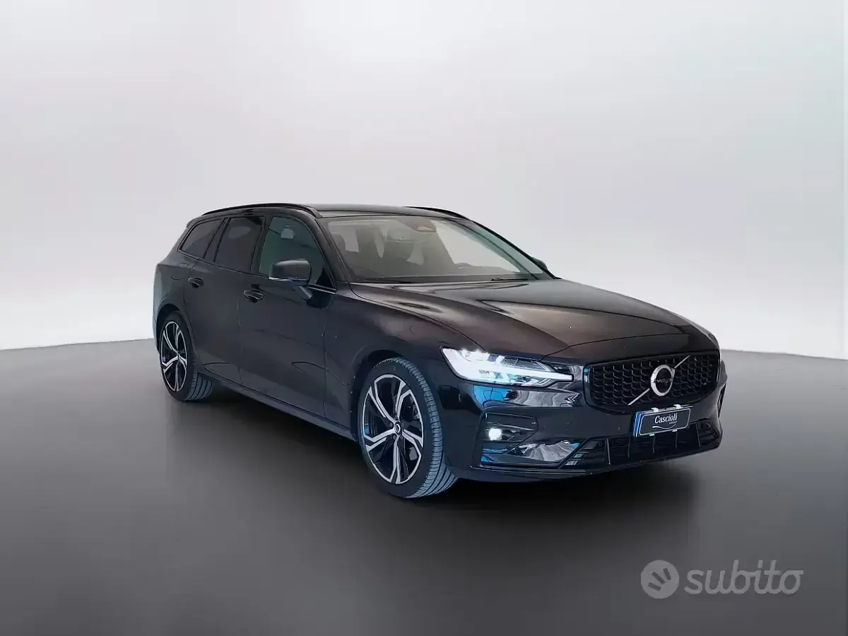 Usata Volvo V60 Plus 197 CV (144 kW) 2024 Nero Station wagon