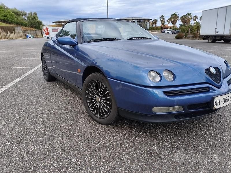 Usata Alfa Romeo Spider 150 CV (110 kW) 1996 Blu Cabrio