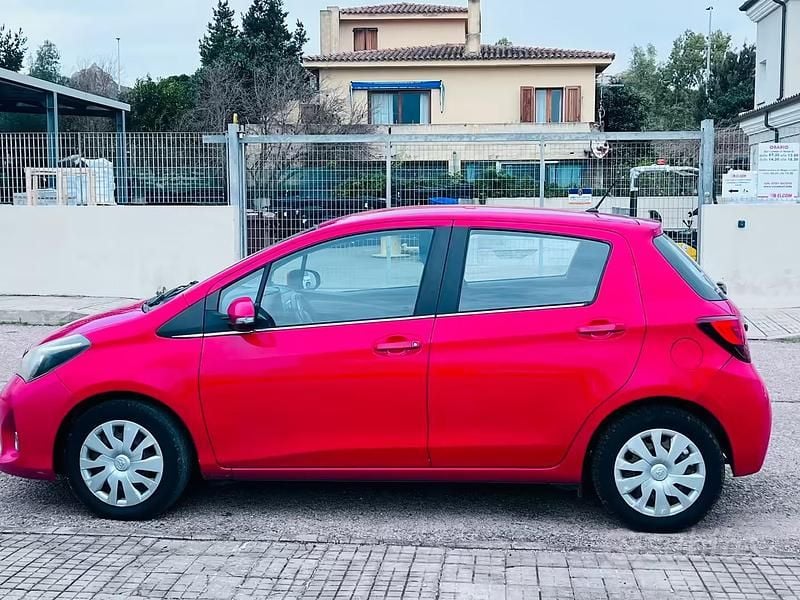 Usata Toyota Yaris 90 CV (66 kW) 2015 Utilitaria
