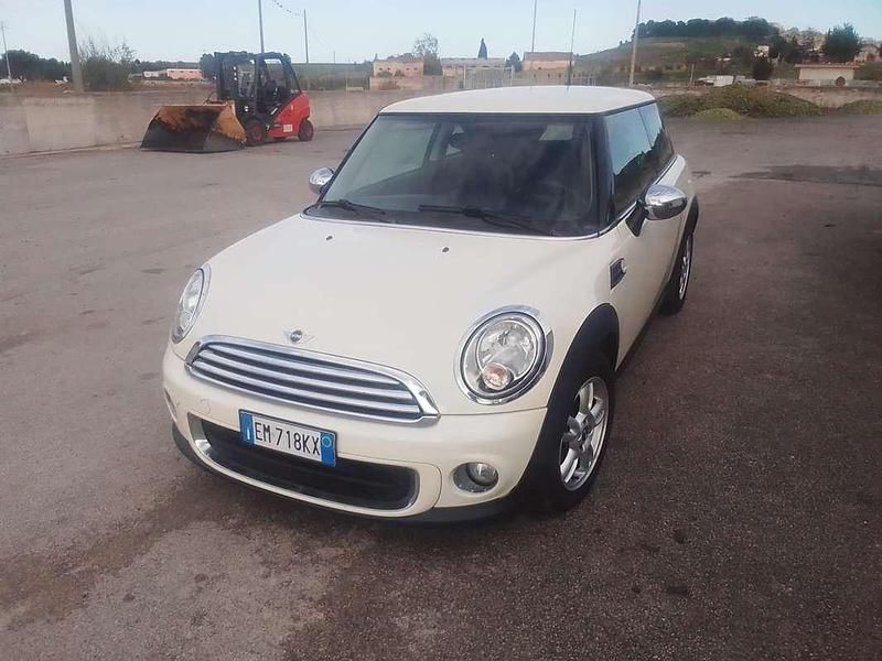 Usata Mini Cooper 102 CV (75 kW) 2012 Bianco Utilitaria