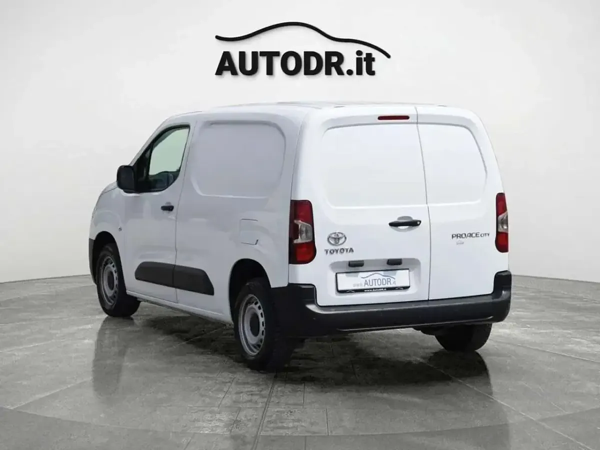 Usata Citroën Berlingo Comfort 102 CV (75 kW) 2022 Bianco Monovolume