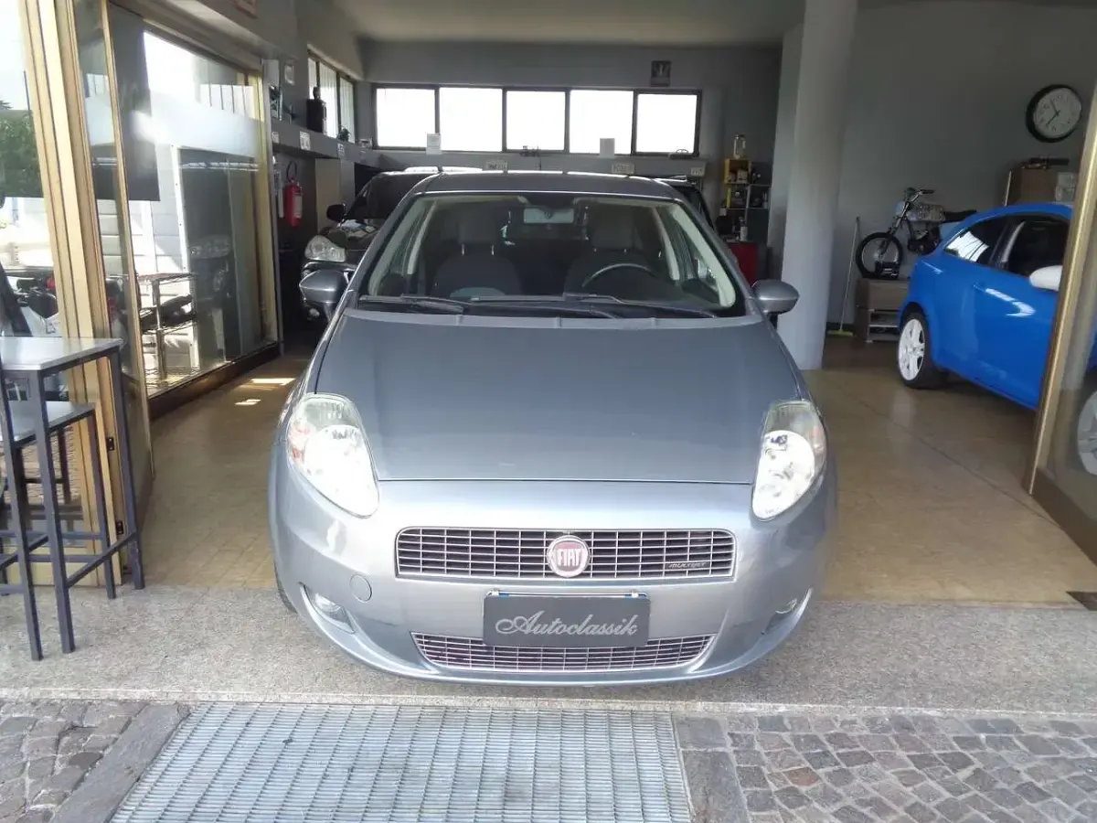 Usata Fiat Grande Punto Dynamic 90 CV (66 kW) 2008 Grigio Utilitaria