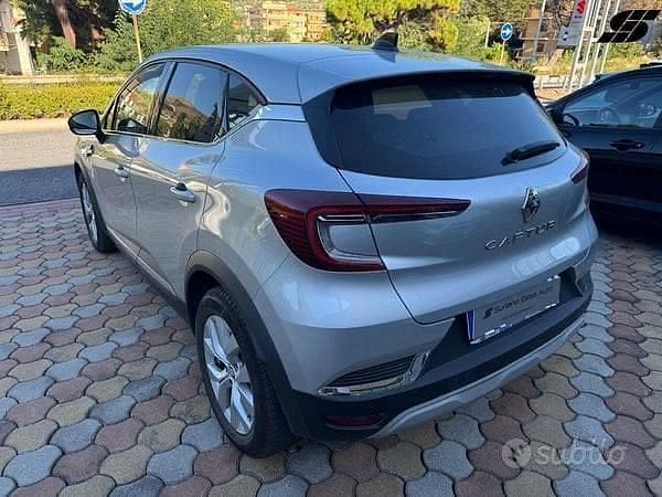 Usata Renault Captur 116 CV (85 kW) 2022 Grigio SUV