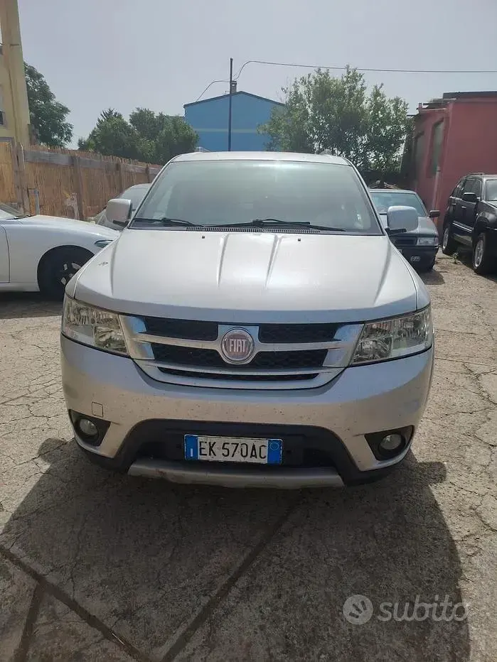 Usata Fiat Freemont 140 CV (102 kW) 2011 Grigio SUV