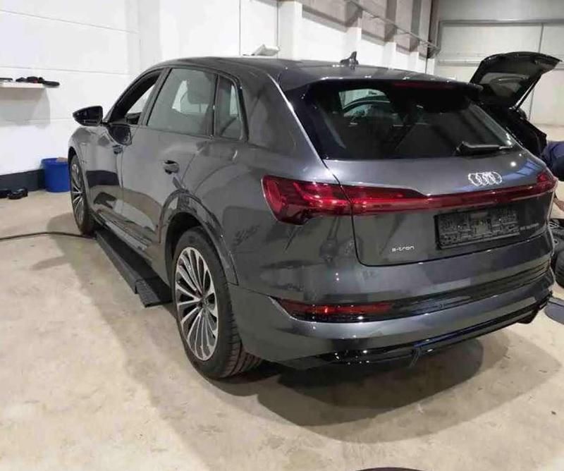 Usata Audi e-tron S-Line 158 kW (215 CV) 2022 Grigio SUV