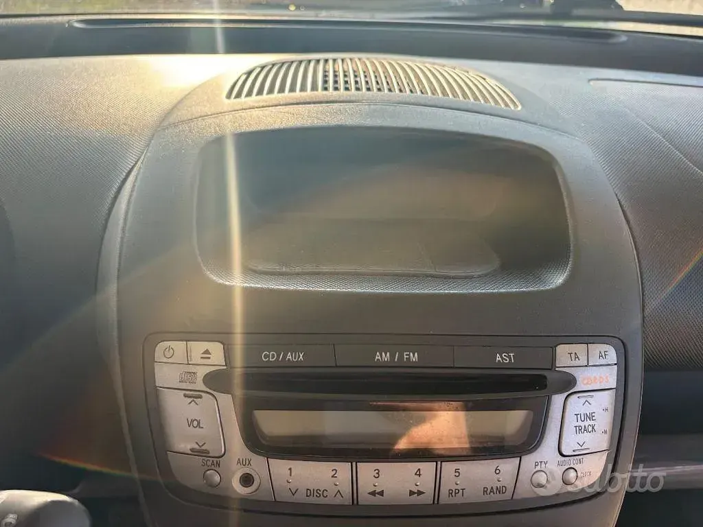 Usata Toyota Aygo 68 CV (50 kW) 2007 Grigio Utilitaria