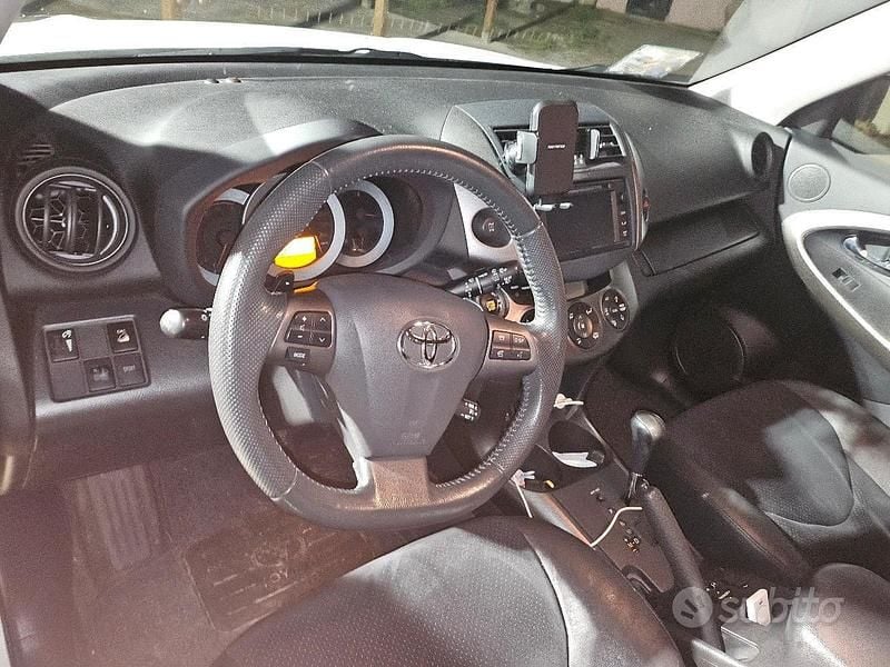 Usata Toyota RAV4 150 CV (110 kW) 2013 Bianco SUV
