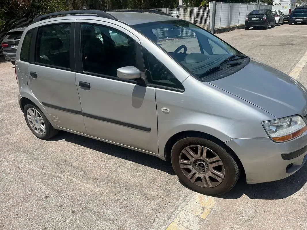 Usata Fiat Idea 95 CV (69 kW) 2005 Argento Monovolume