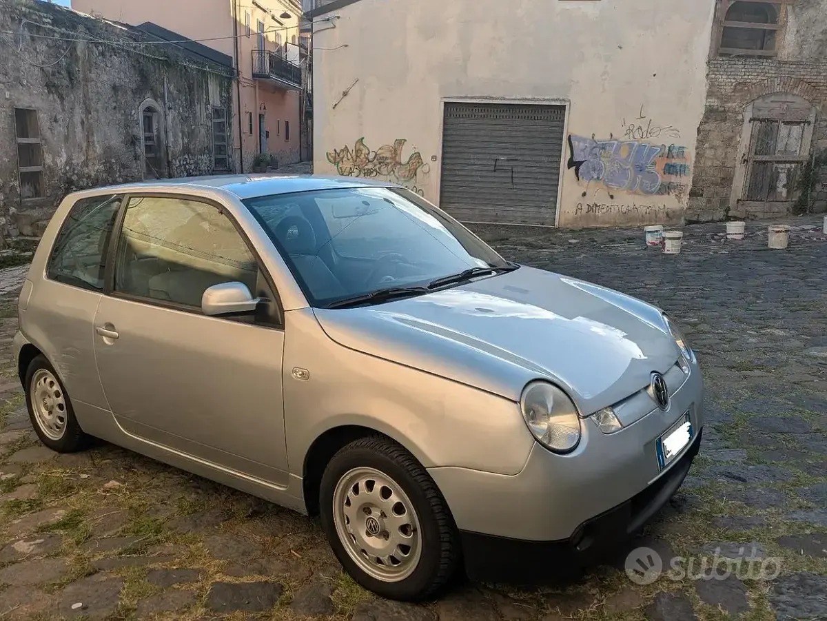 Usata VW Lupo 61 CV (44 kW) 2004 Argento Utilitaria