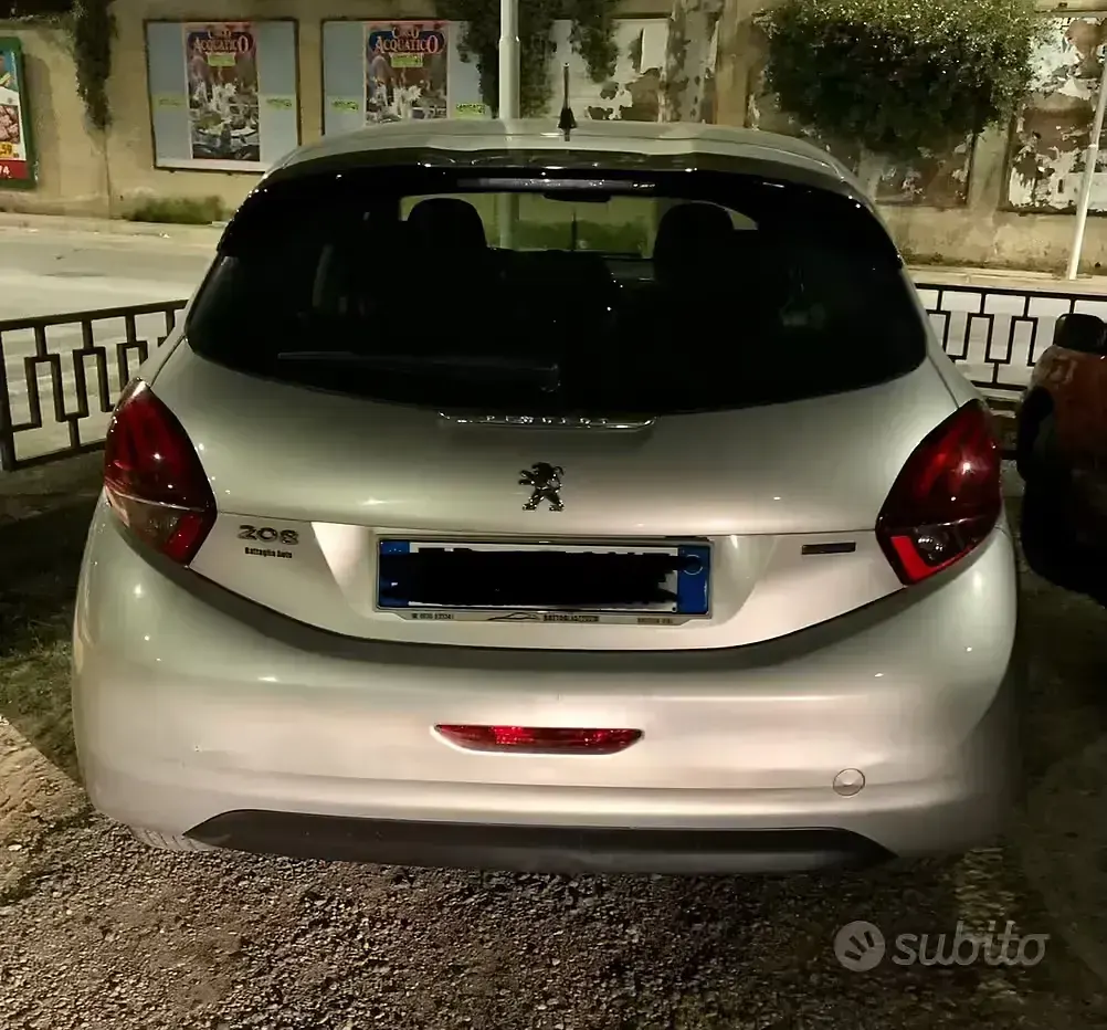 Usata Peugeot 208 75 CV (55 kW) 2016 Grigio Utilitaria