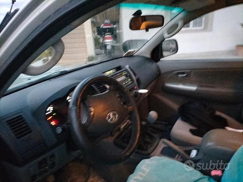 Usata Toyota HiLux 2009 Grigio Pick-up