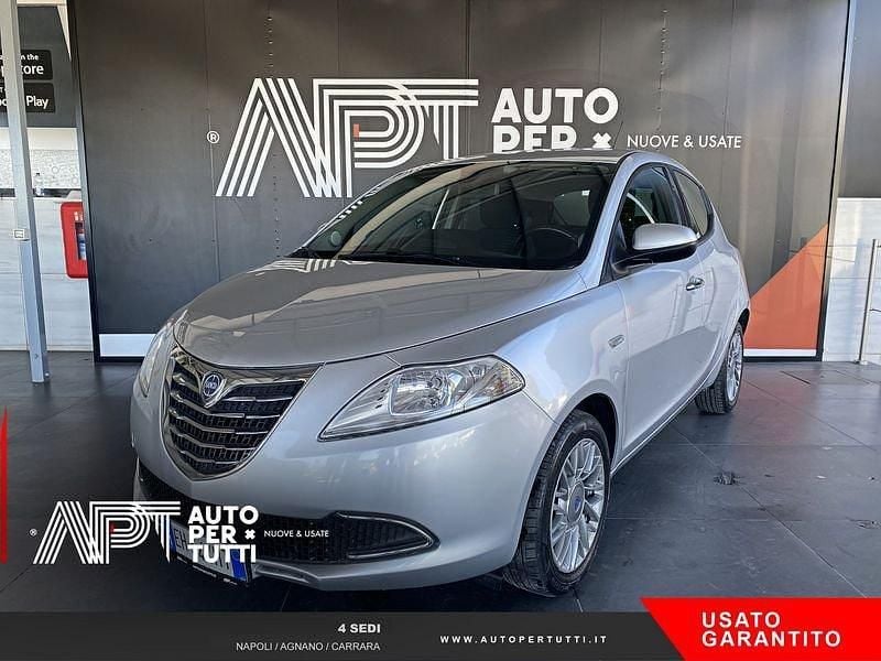 Usado Lancia Ypsilon Gold 69 CV (50 kW) 2012 Utilitario