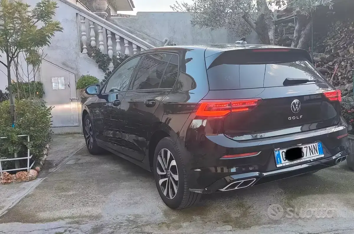 Usata VW Golf VIII 150 CV (110 kW) 2020 Nero Utilitaria