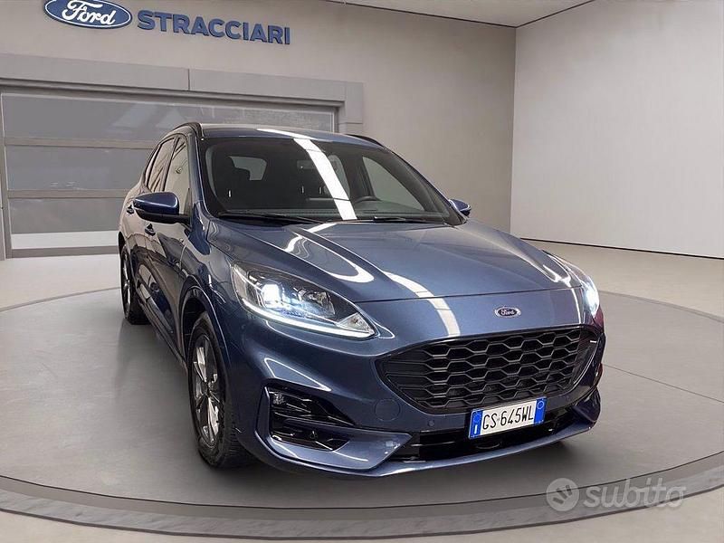 Usata Ford Kuga ST-Line 120 CV (88 kW) 2024 Blu metallizzato SUV