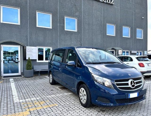 Usata Mercedes V200 Executive 136 CV (100 kW) 2018 Blu Monovolume